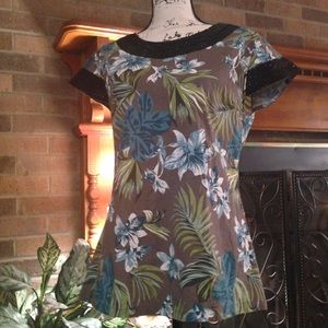 Gorgeous Botanical Top by Almatrichi